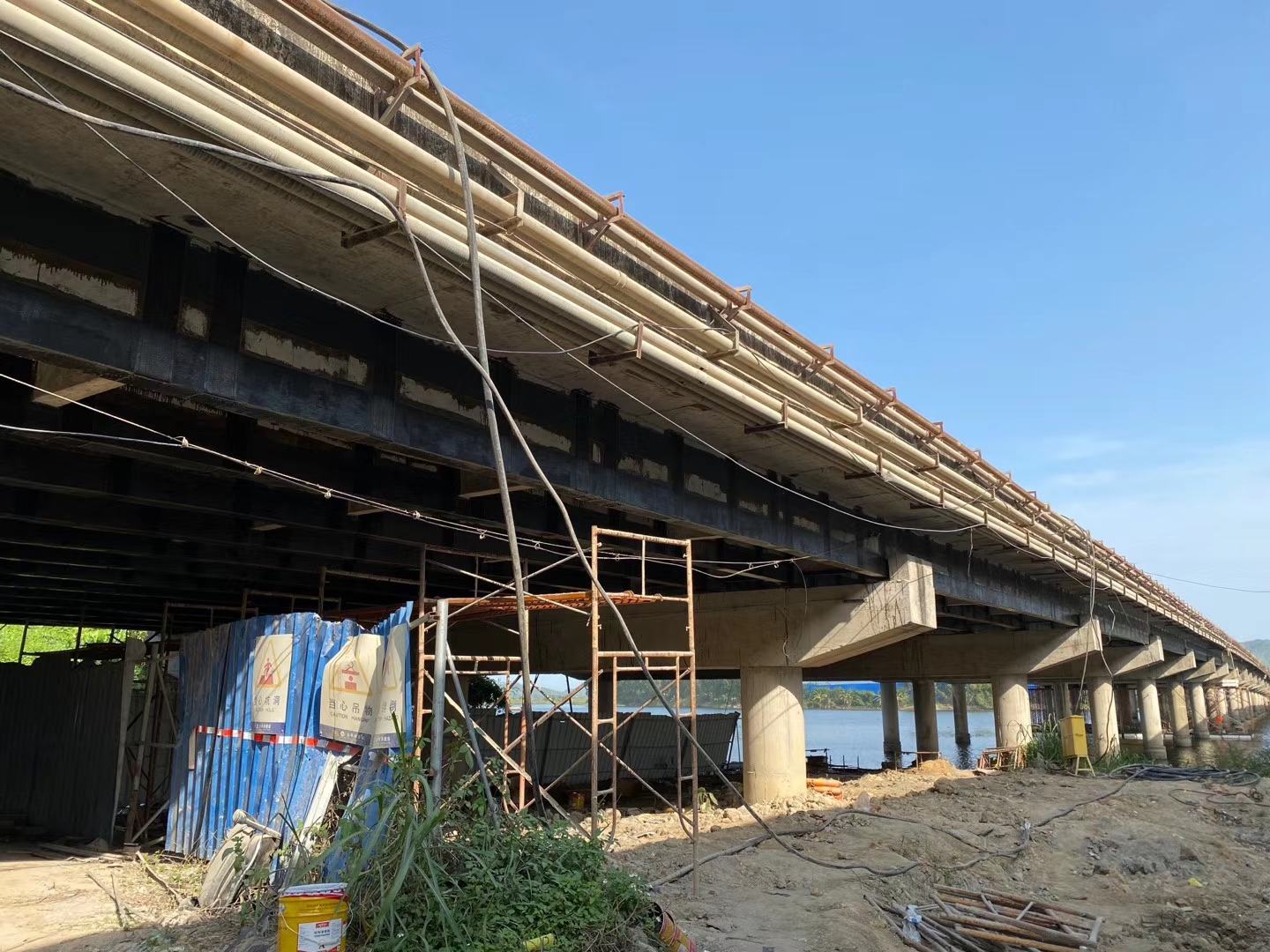 鄂州桥梁下部结构抗倾覆加固方法
